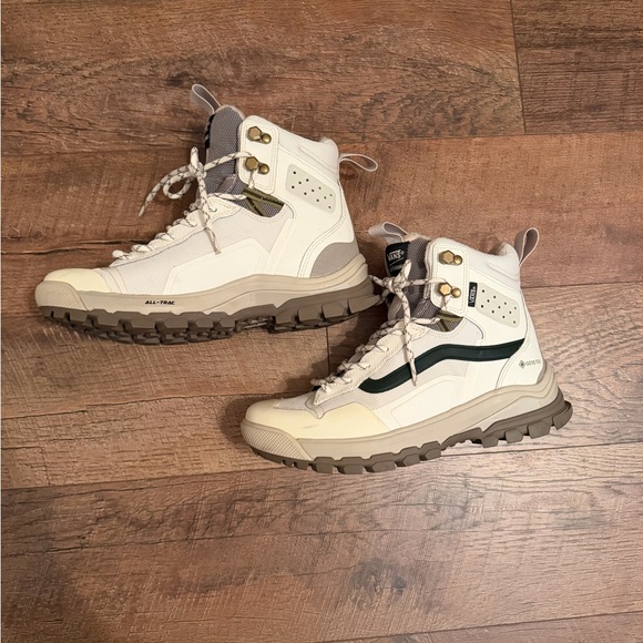 Vans Shoes - Vans Ultrarange Exo Hi GORE-TEX MTE 3 Boots - Vintage White